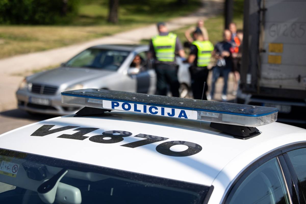 Kėdainių rajone susidūrus kelioms transporto priemonėms, per avariją nukentėjo 5 žmonės